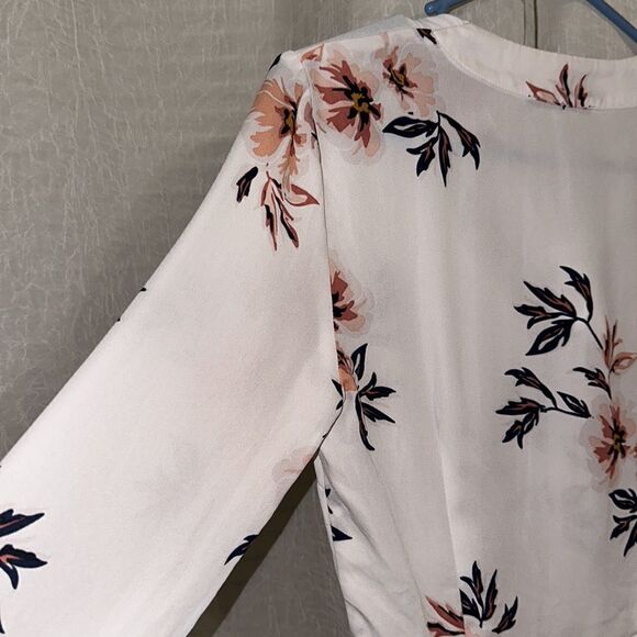 TOKITO 4 White Pink Navy Floral Button Front Bell Sleeve Peplum Tie Blouse - Picture 9 of 12